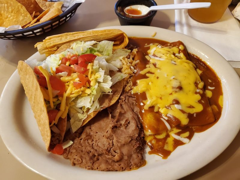 Los Leones Restaurant food